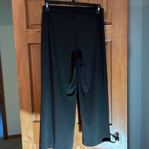 CAbi brown yoga athleisure crop pants - Picture 2 of 4